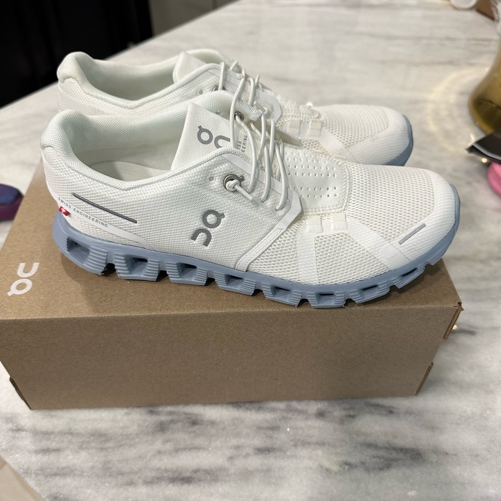 On Running Swiss Engineering Cloud 5 size 7.5 like new